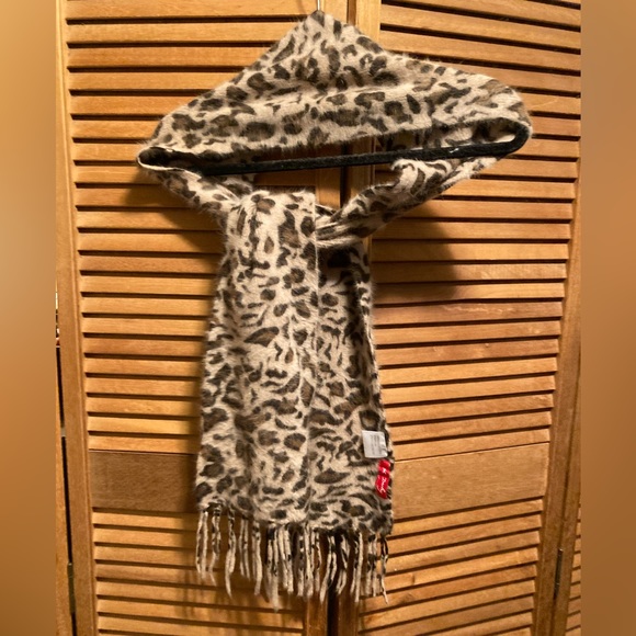 Derhy Leopard Print Angora Scarf - Picture 10 of 16